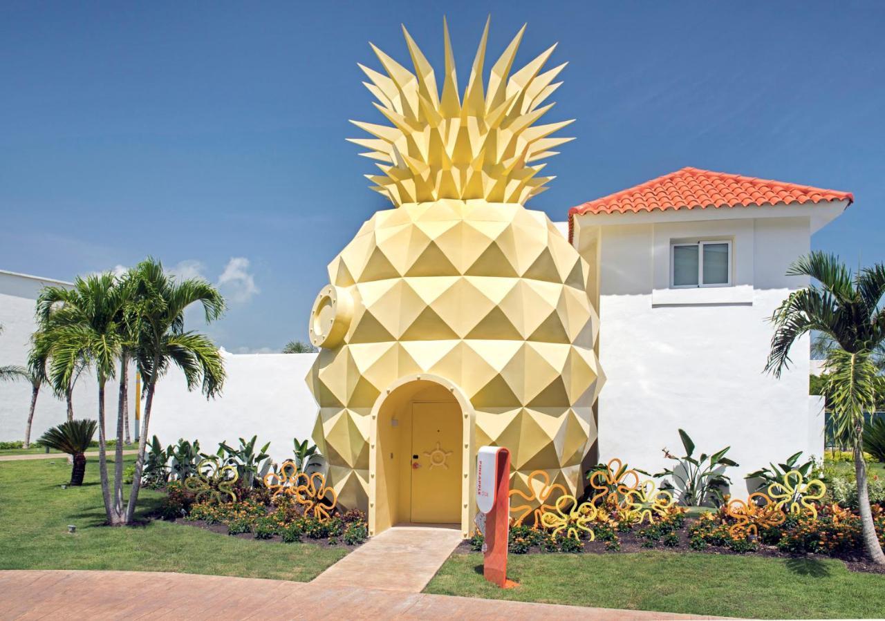 Nickelodeon Hotels & Resorts Punta Cana Esterno foto Pineapple shaped hotel room at the Grand Palladium Hotel in Cancún, Mexico