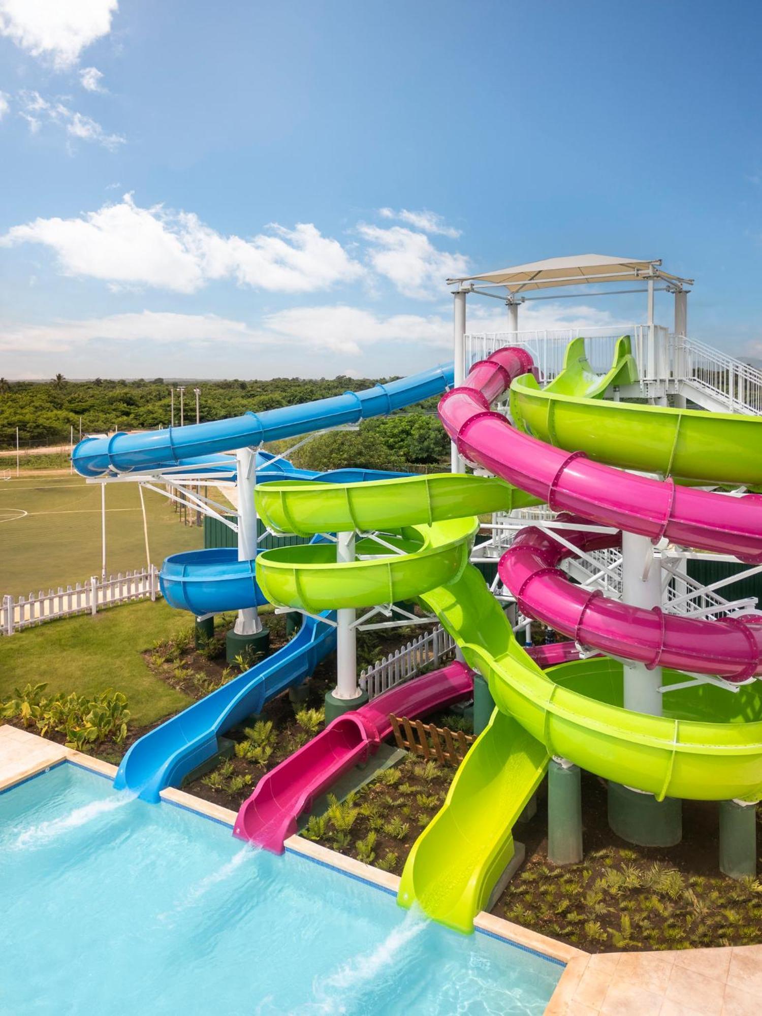 Nickelodeon Hotels & Resorts Punta Cana Esterno foto Water slides at the Splash Jungle Water Park